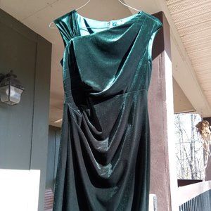 Sleeveless Velvet Runch Dress